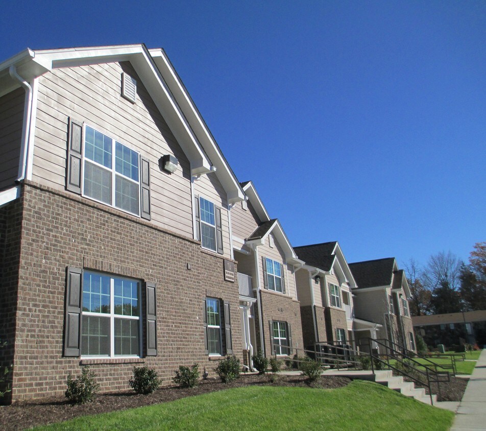 Edificio de 2 pisos - Stewart Place