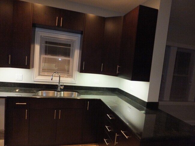 Foto del edificio - 5011 N Troy St