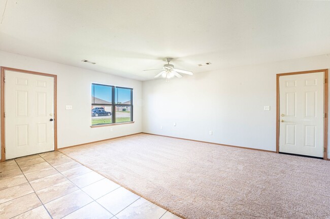 Building Photo - 403 E Southern Trace Dr