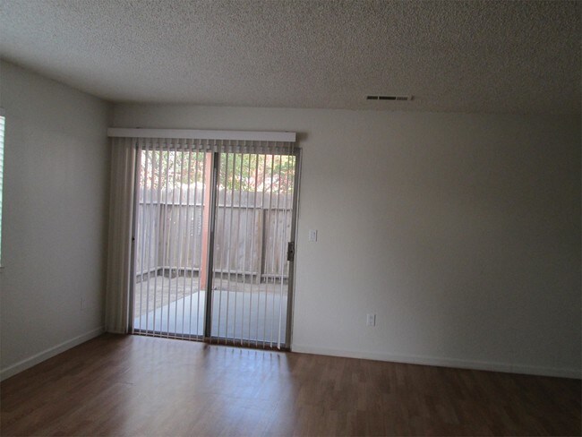 Building Photo - 468 Cherry Ln