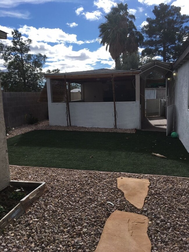 Building Photo - 913 Shadow Mountain Pl