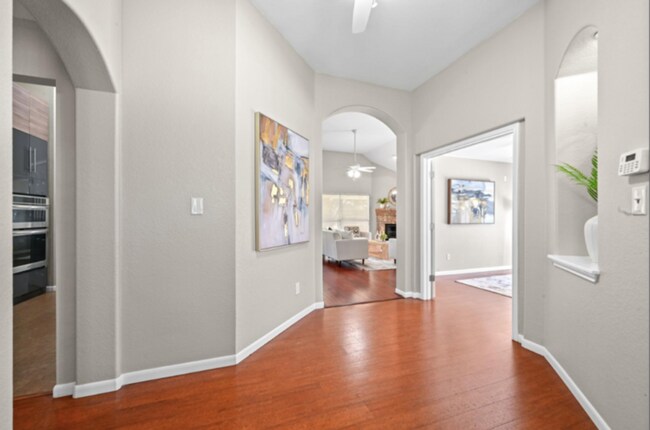 Foto del edificio - 905 Hunter's Creek Dr