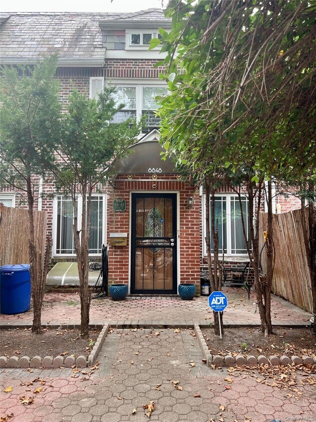 Primary Photo - 68-48 Groton St