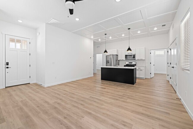 Building Photo - 4203 Hill Ln