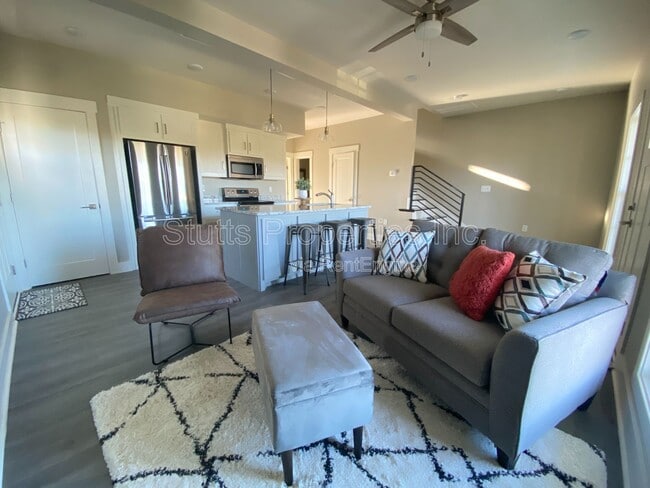 Building Photo - 213 Virginia Ave