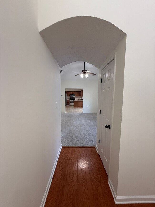 Foto del edificio - CORDOVA 3 BED 3 BATH RENTAL HOME NEAR SHEL...