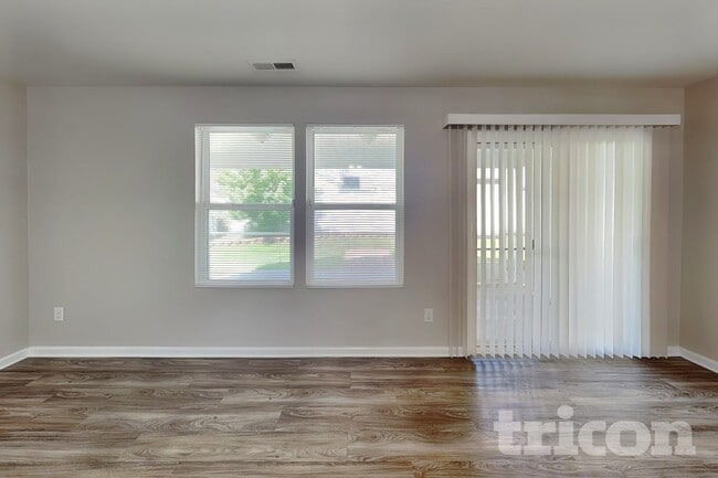 Building Photo - 1705 Sawtooth Ct