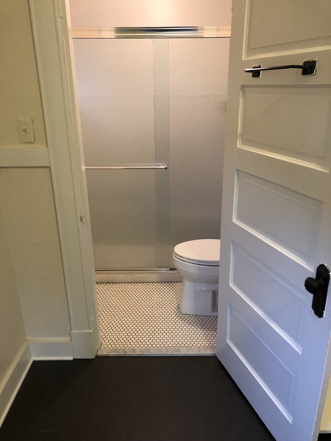 Bath - 4114 Fremont Ave N