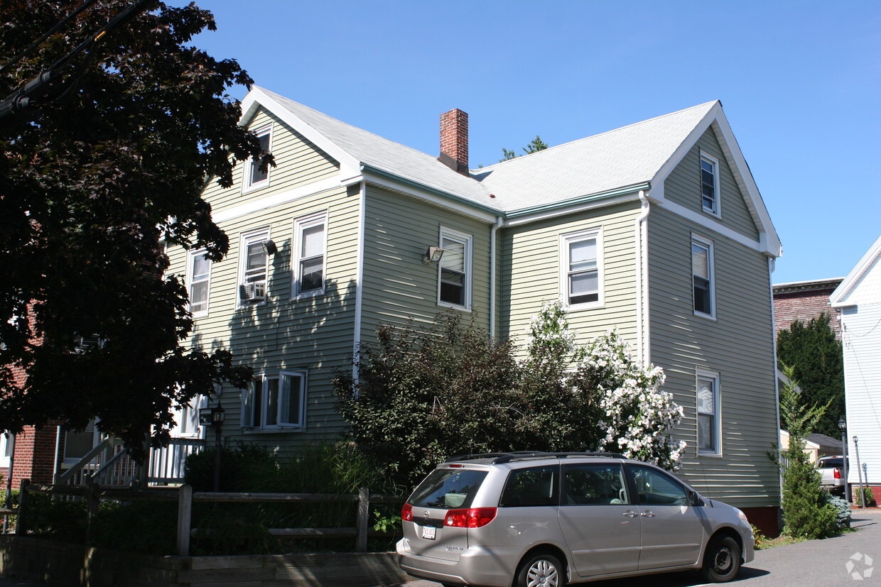 40 Newhall St, Lynn, MA 01902 Apartments in Lynn, MA