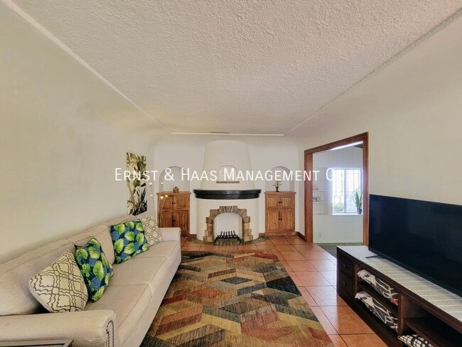 Foto del edificio - 1911 Cedar Ave