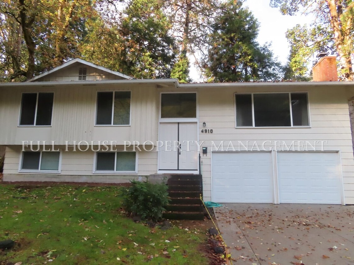 Forest Like Feel, Two Story 4 Bed/ 2 Full House Rental in Eugene, OR