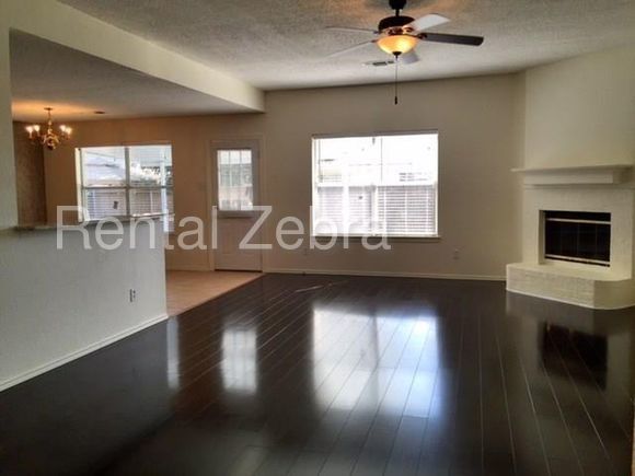 Foto del edificio - 4001 Cypress Gardens Dr