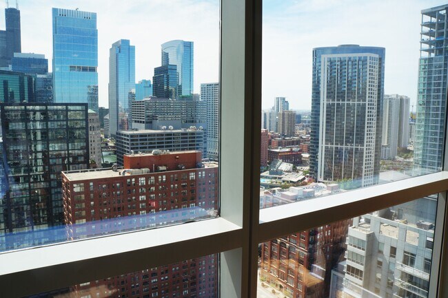 Foto del edificio - 303 W Ohio St