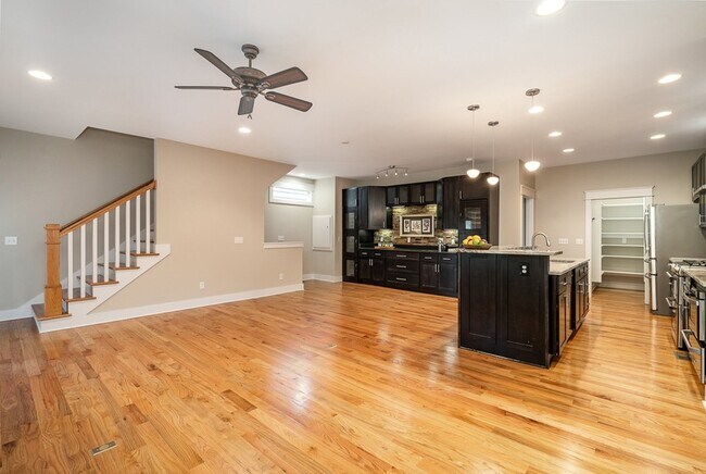 Building Photo - 414 Acklen Park Dr
