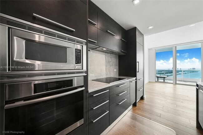 Building Photo - 900 Biscayne Blvd
