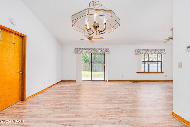 Building Photo - 1041 Oak Forest Cir