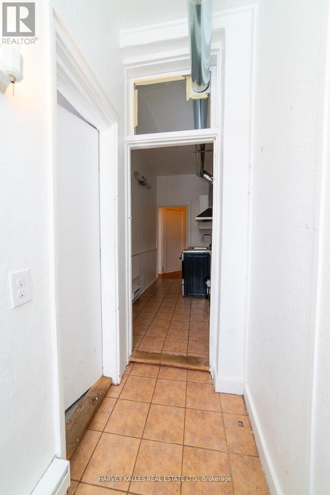 Building Photo - 678 Huron St