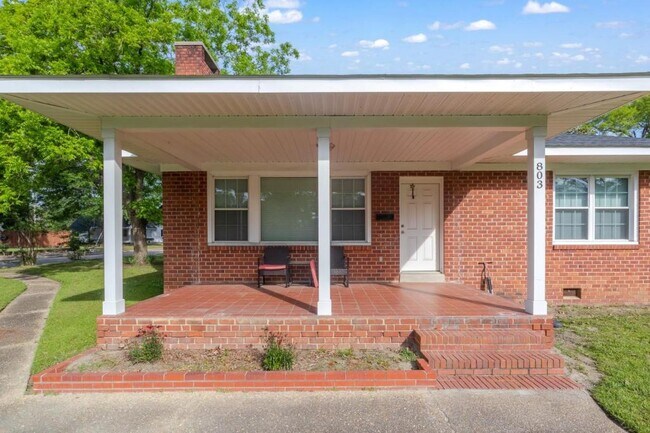 Building Photo - 803 N Ellis Ave