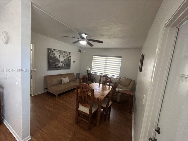 Foto del edificio - 609 NE 6th Ct