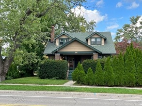 Building Photo - 903 E Lincoln Ave