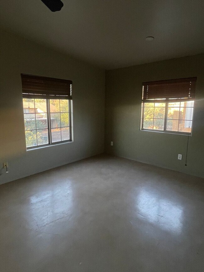 Foto del edificio - 4086 N 1st Ave