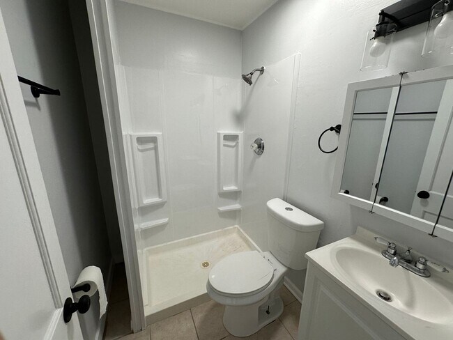Foto del edificio - cute house available in Antioch!