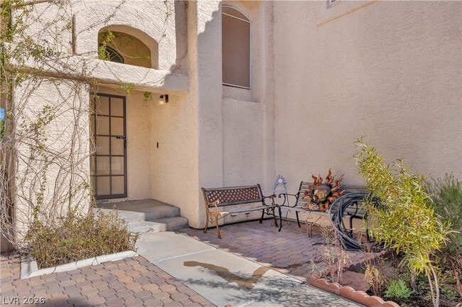 Building Photo - 2710 Strathmoor Dr