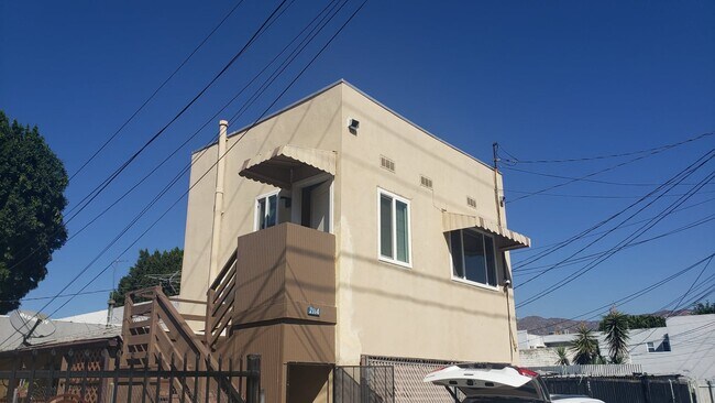 Building Photo - 2114 W Magnolia Blvd