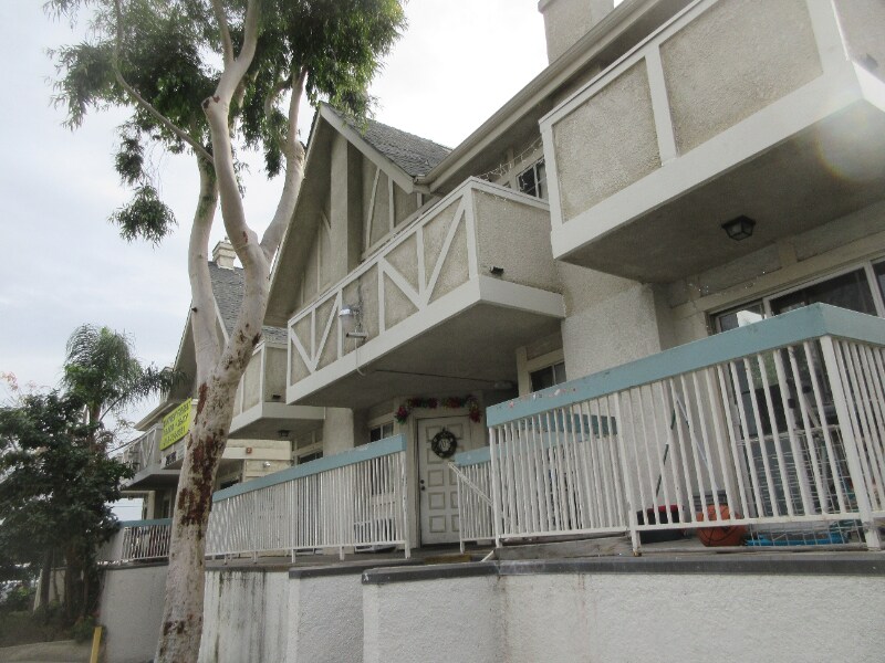 Primary Photo - 20316 Saticoy St