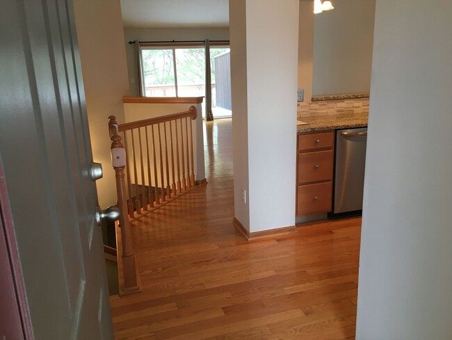 Foto del edificio - Adorable 2 bed 2 bath in Forest Hills Dist...