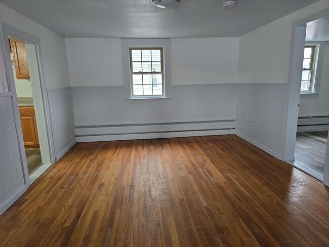 Building Photo - 220 Main St