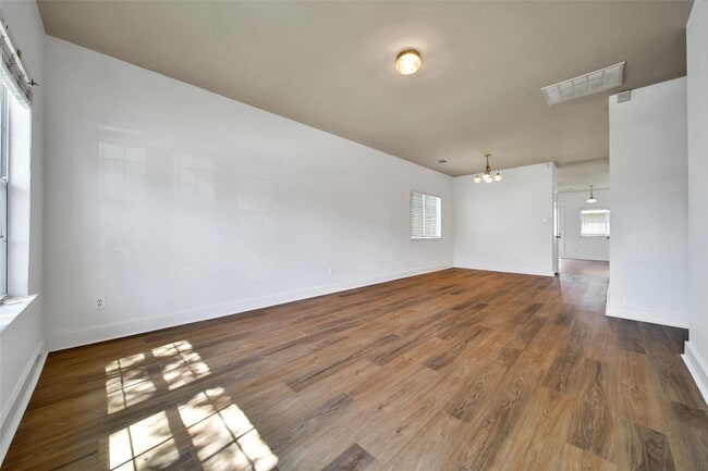 Building Photo - 11920 Princess Garden Way