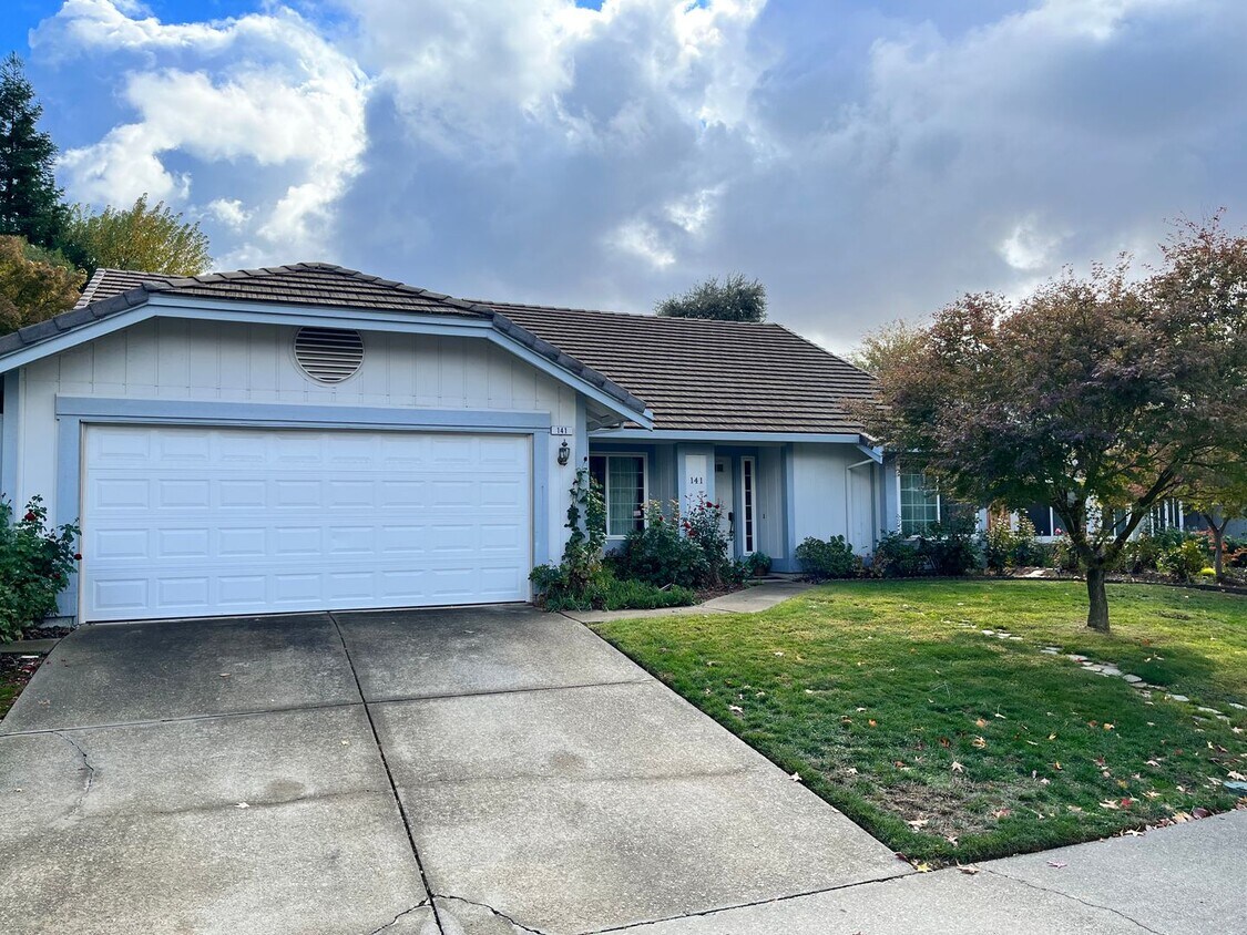 Foto principal - Clean 3 Bedroom , 2 Bathroom 1661 sqft. Br...