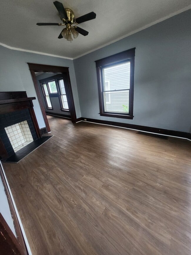 Building Photo - Lower 2 bedroom