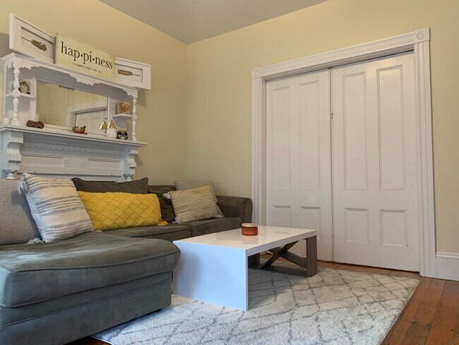 bedroom/ living room - 303 Summer St