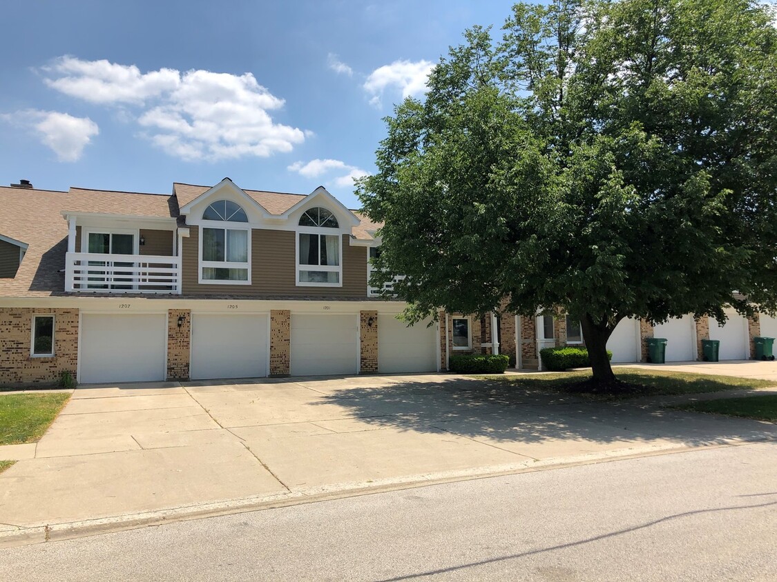 1203 Ranchview Ct Unit 1203, Buffalo Grove, IL 60089 Condo for Rent