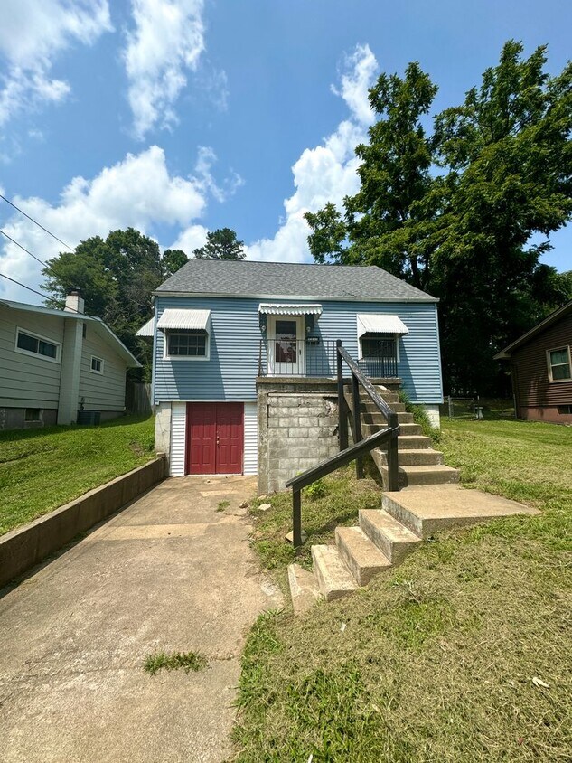 Primary Photo - 2 Bedroom / 1 Bath House located on Bertli...