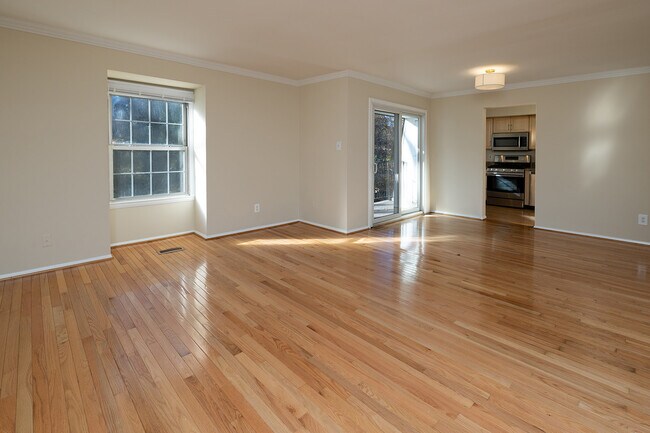 Building Photo - 327 Homeland Southway