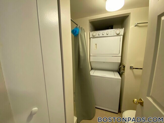 Building Photo - 345 Franklin St