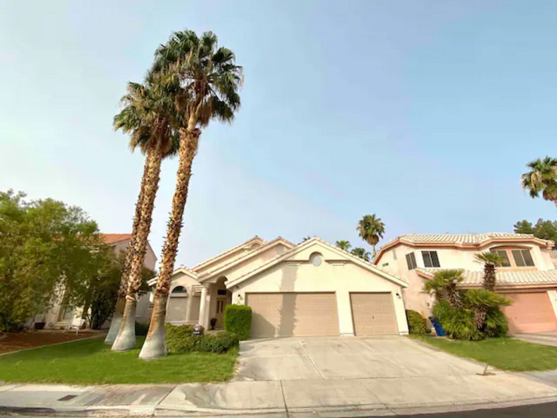 Primary Photo - Perfect single-family house