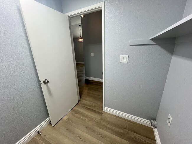 Foto del edificio - Lovely 3 Bed 2 Bath Home in Sacramento