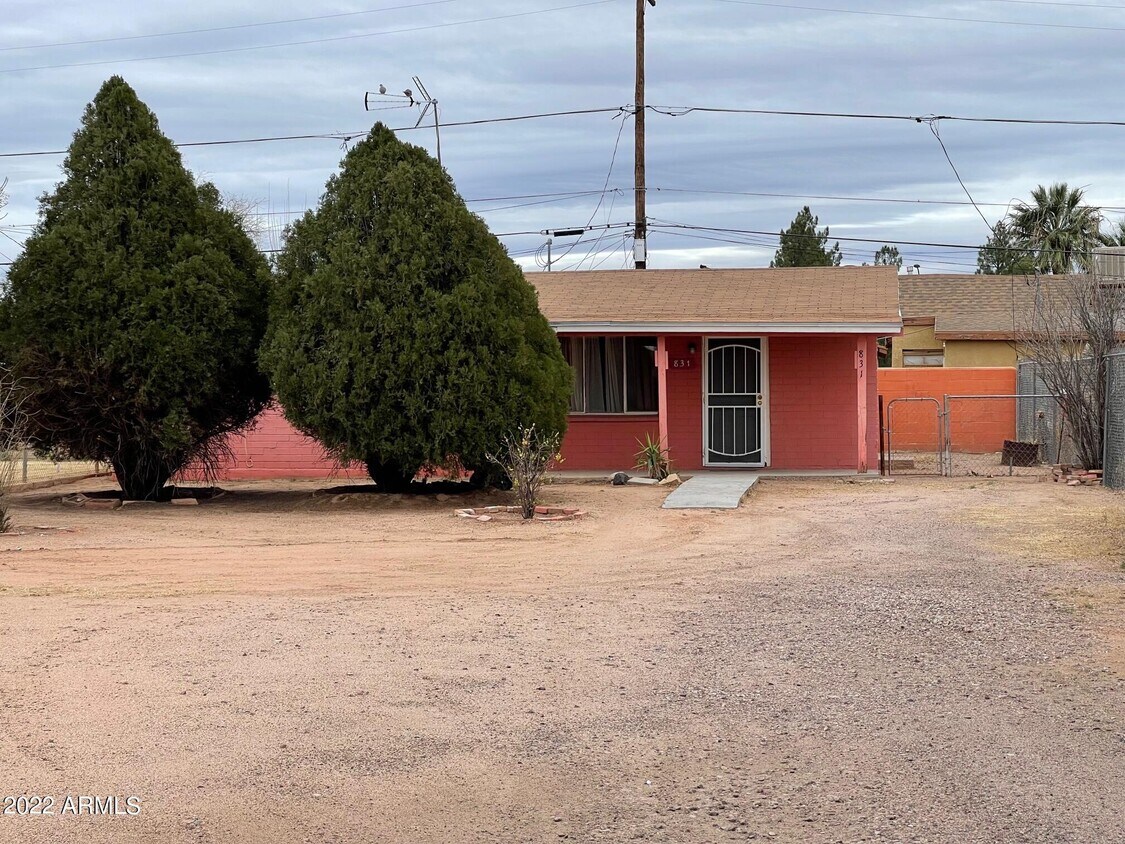 Primary Photo - 831 E 7th St