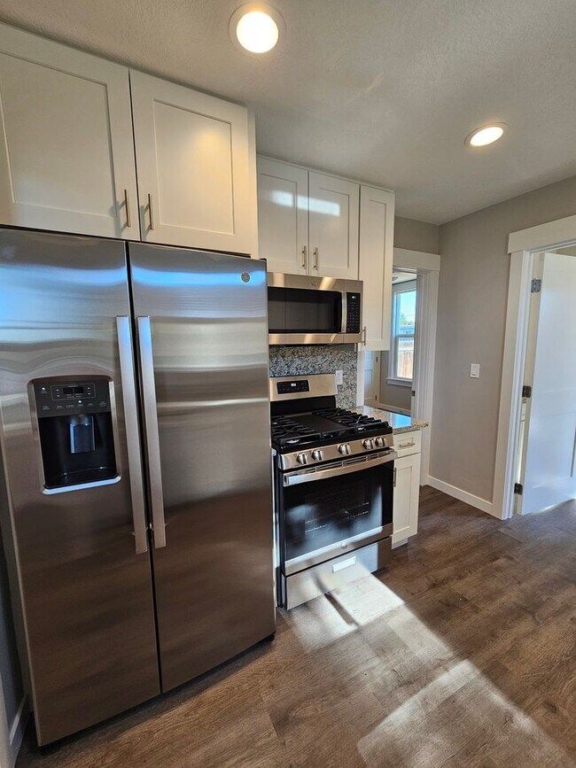 Foto del edificio - 3 Bedroom Fully Remodeled Home in Downtown...