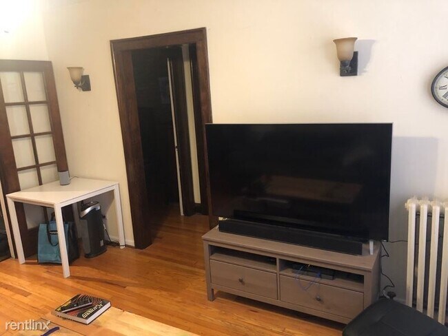 Building Photo - 1 br, 1 bath Apartment - 1232 W Carmen