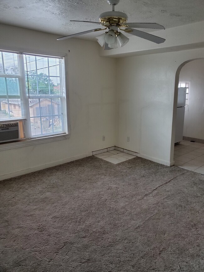 Foto del edificio - 208 W 6th St