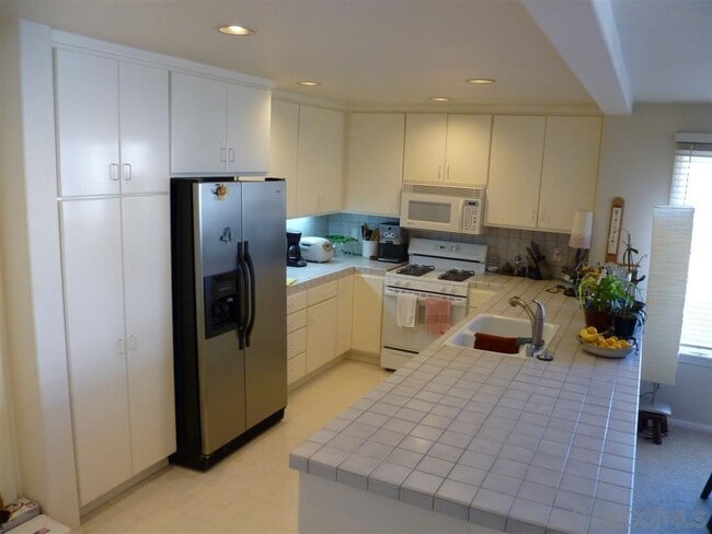 Building Photo - 717 Nantasket Ct