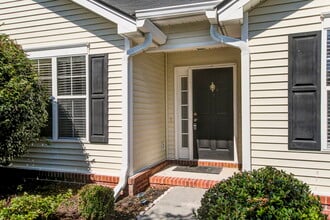 Building Photo - 454 Hainesworth Dr