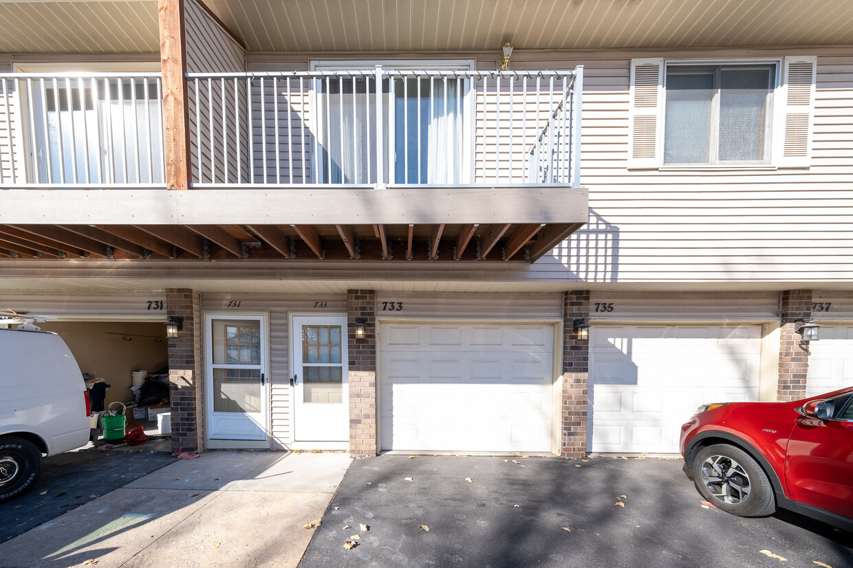 Primary Photo - 733 Parkside Dr