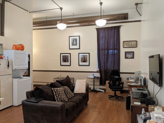Foto del edificio - 1513 N Western Ave