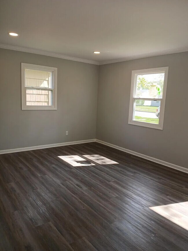 Foto del edificio - 7616 Walnut Ave